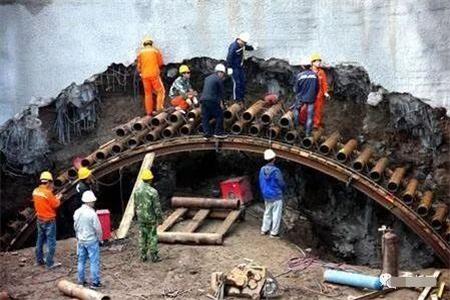 泗洪隧道钢花管支护案例
